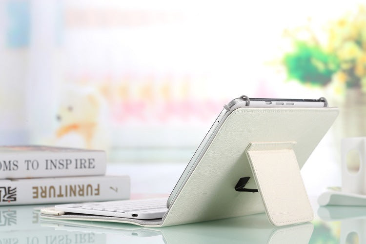 Universal Bluetooth keyboard holster